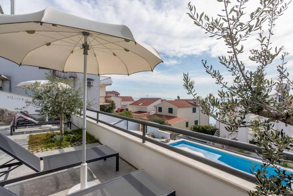 Holiday Home Lolina,Sea On A Palm! Heated Pool Trogir Exterior photo